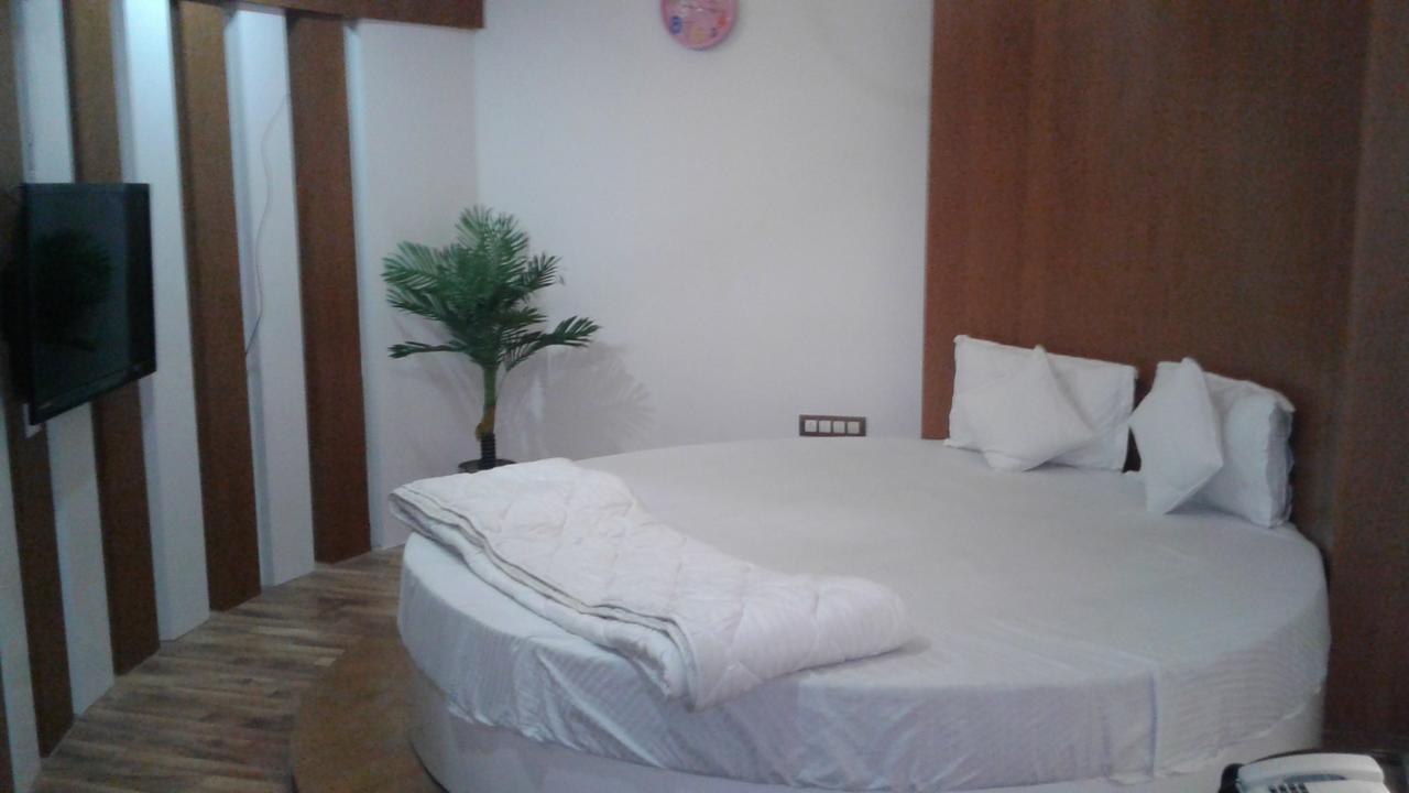 Hotel The Grand Parshwanath Sankeshvar Eksteriør billede