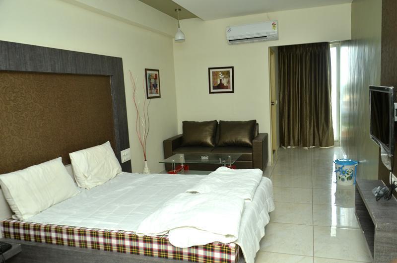 Hotel The Grand Parshwanath Sankeshvar Eksteriør billede